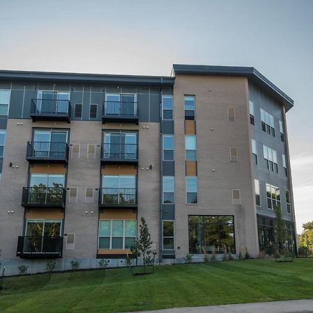 Frontdesk Core Apts Campustown Ames Kültér fotó